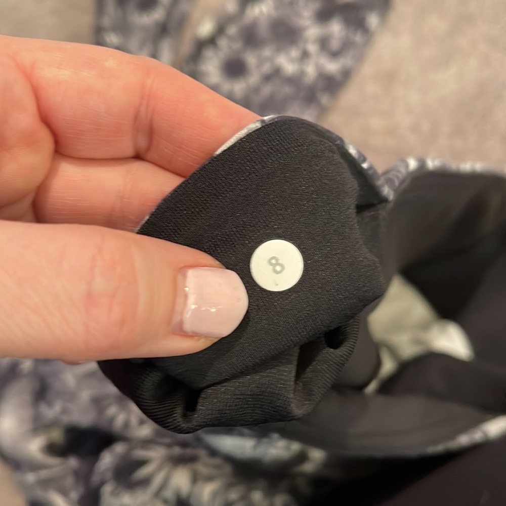🐿️ Floral LuluLemon Leggings - Picture 7 of 7